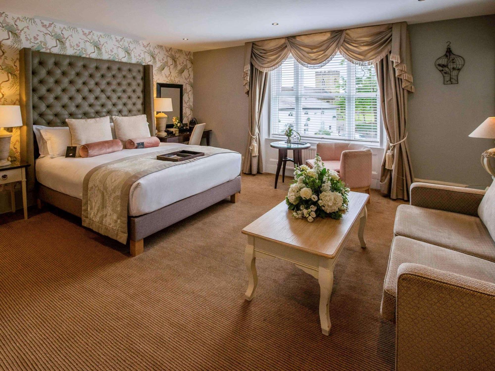 Worldhotels Distinctive Woughton House Hotel มิลตันคีนส์ ภายนอก รูปภาพ