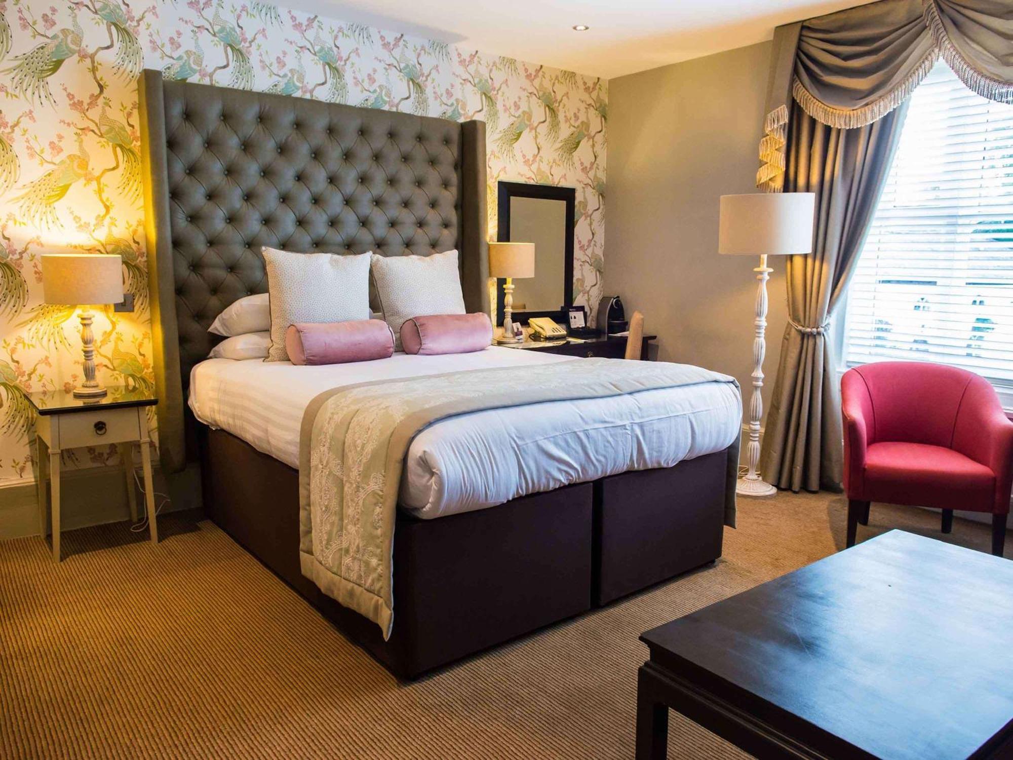 Worldhotels Distinctive Woughton House Hotel มิลตันคีนส์ ภายนอก รูปภาพ