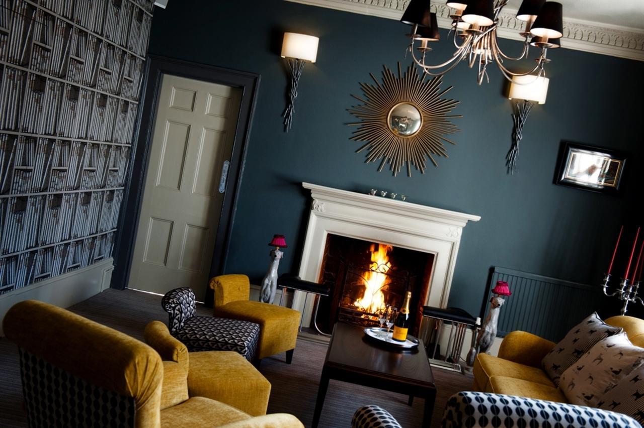 Worldhotels Distinctive Woughton House Hotel มิลตันคีนส์ ภายนอก รูปภาพ