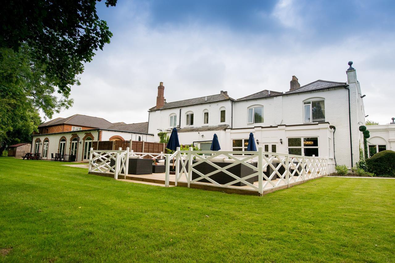 Worldhotels Distinctive Woughton House Hotel มิลตันคีนส์ ภายนอก รูปภาพ