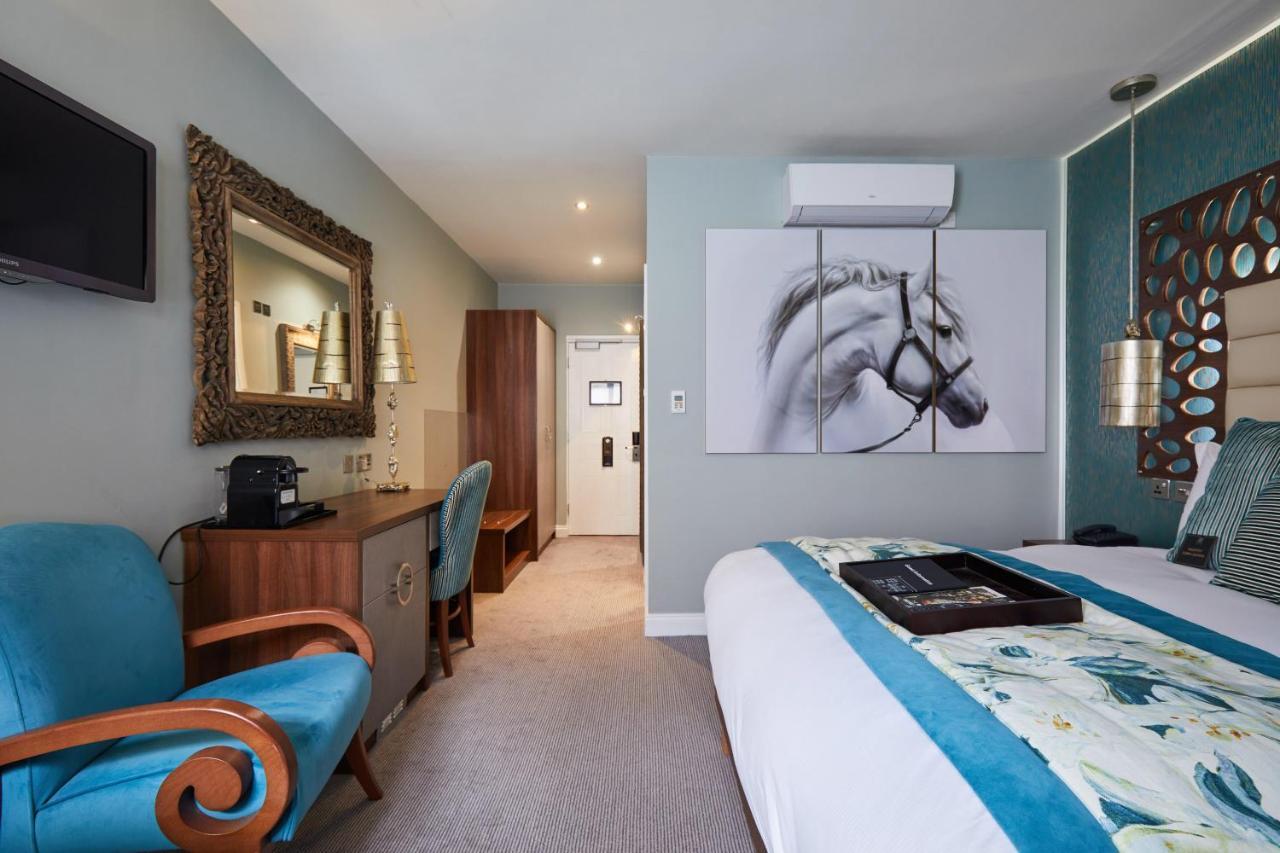 Worldhotels Distinctive Woughton House Hotel มิลตันคีนส์ ภายนอก รูปภาพ