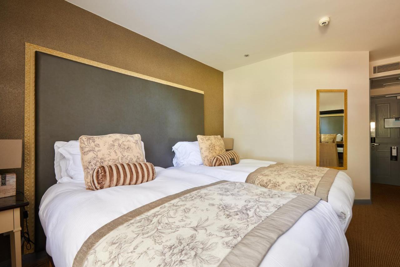Worldhotels Distinctive Woughton House Hotel มิลตันคีนส์ ภายนอก รูปภาพ