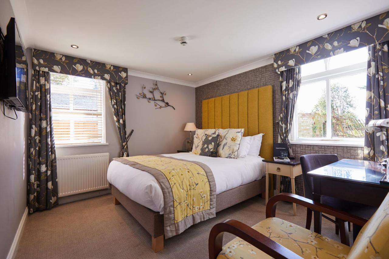 Worldhotels Distinctive Woughton House Hotel มิลตันคีนส์ ภายนอก รูปภาพ