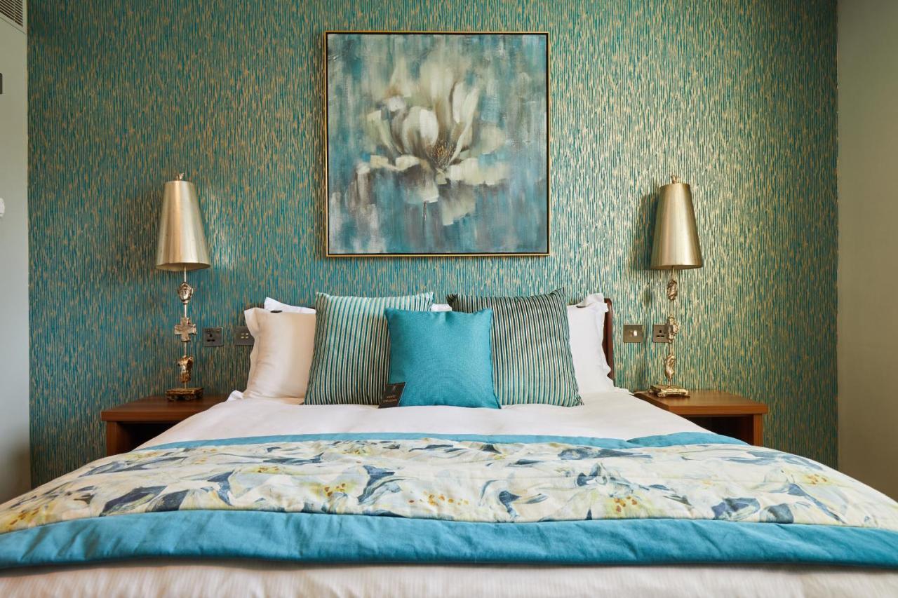 Worldhotels Distinctive Woughton House Hotel มิลตันคีนส์ ภายนอก รูปภาพ