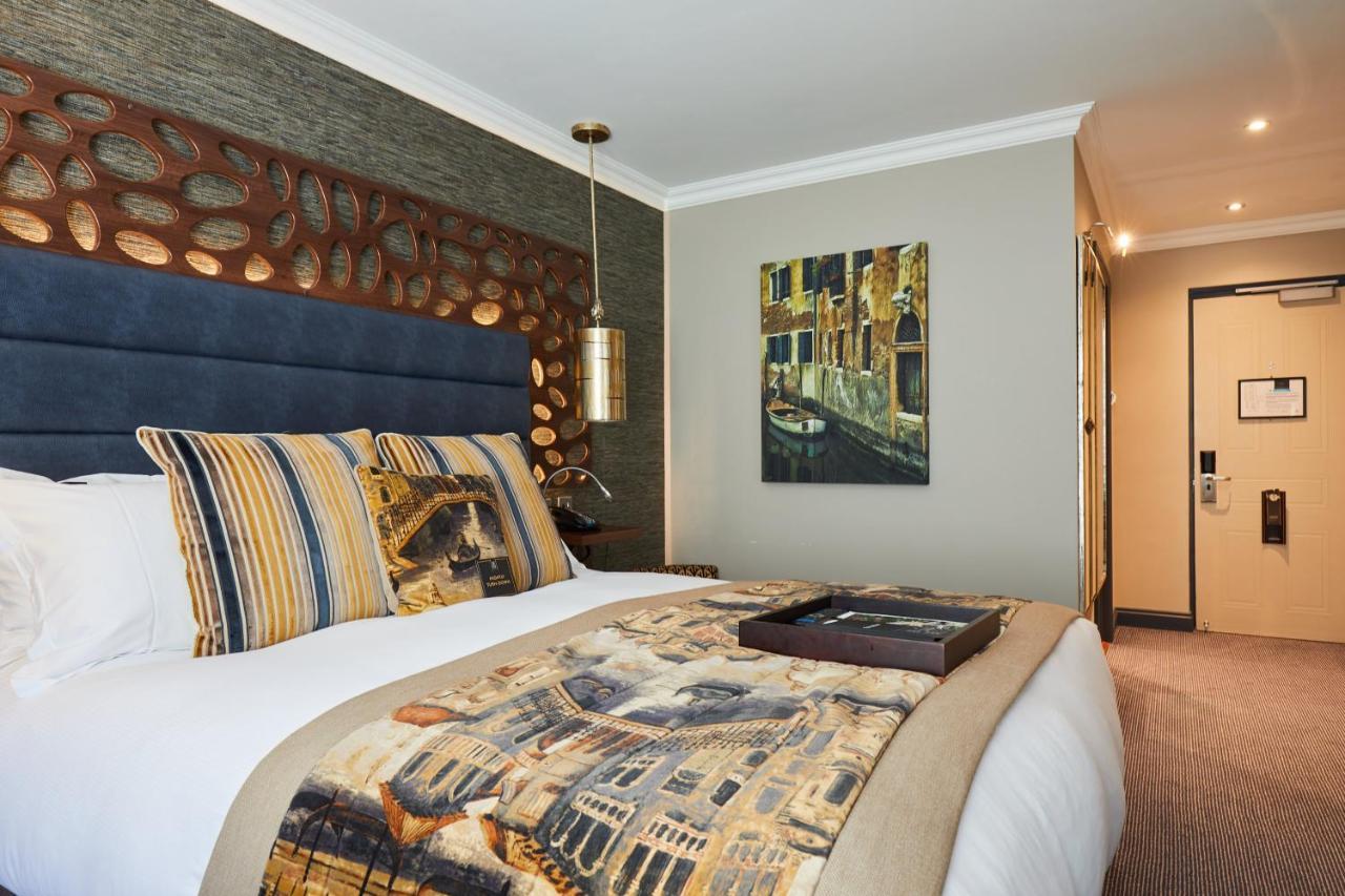 Worldhotels Distinctive Woughton House Hotel มิลตันคีนส์ ภายนอก รูปภาพ