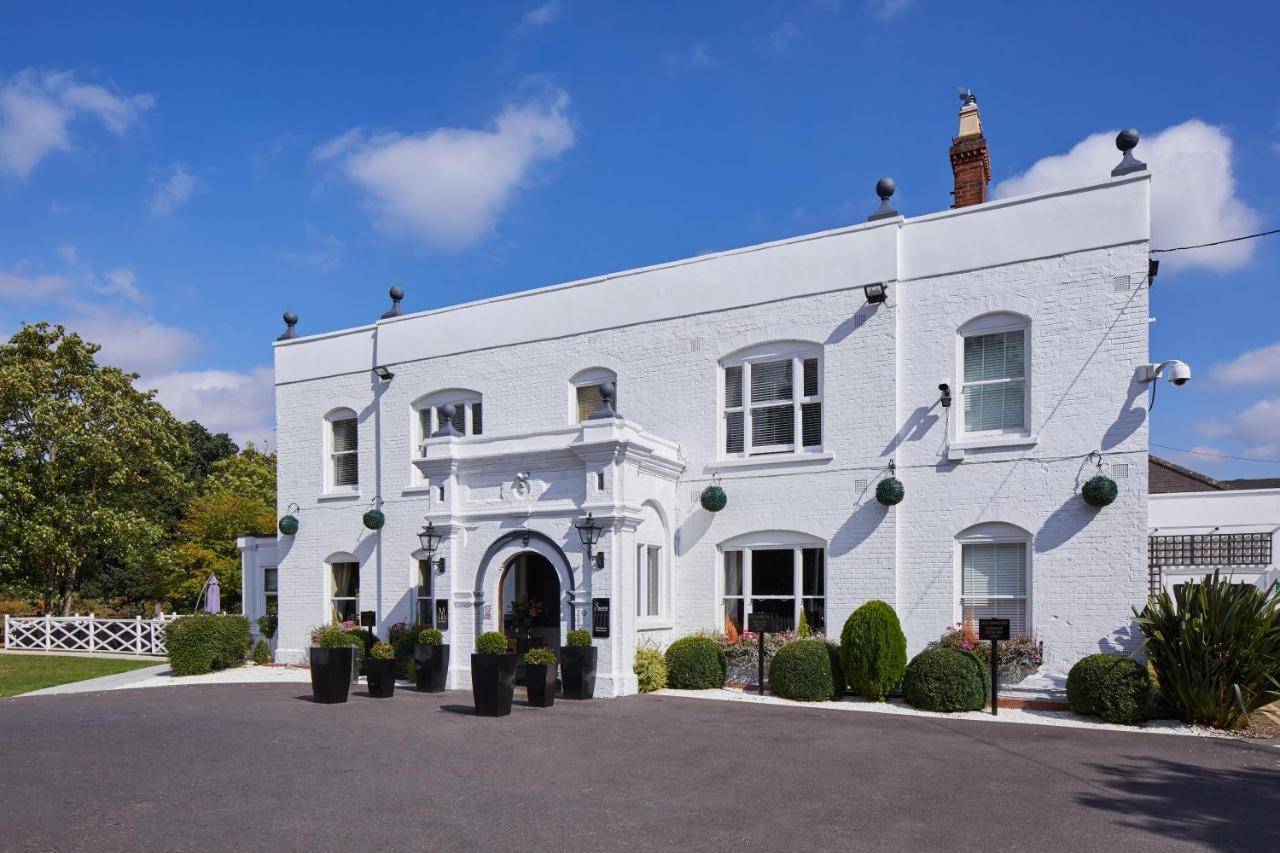 Worldhotels Distinctive Woughton House Hotel มิลตันคีนส์ ภายนอก รูปภาพ