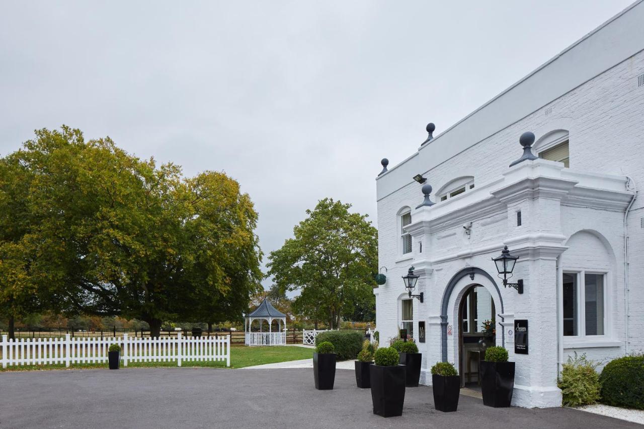 Worldhotels Distinctive Woughton House Hotel มิลตันคีนส์ ภายนอก รูปภาพ