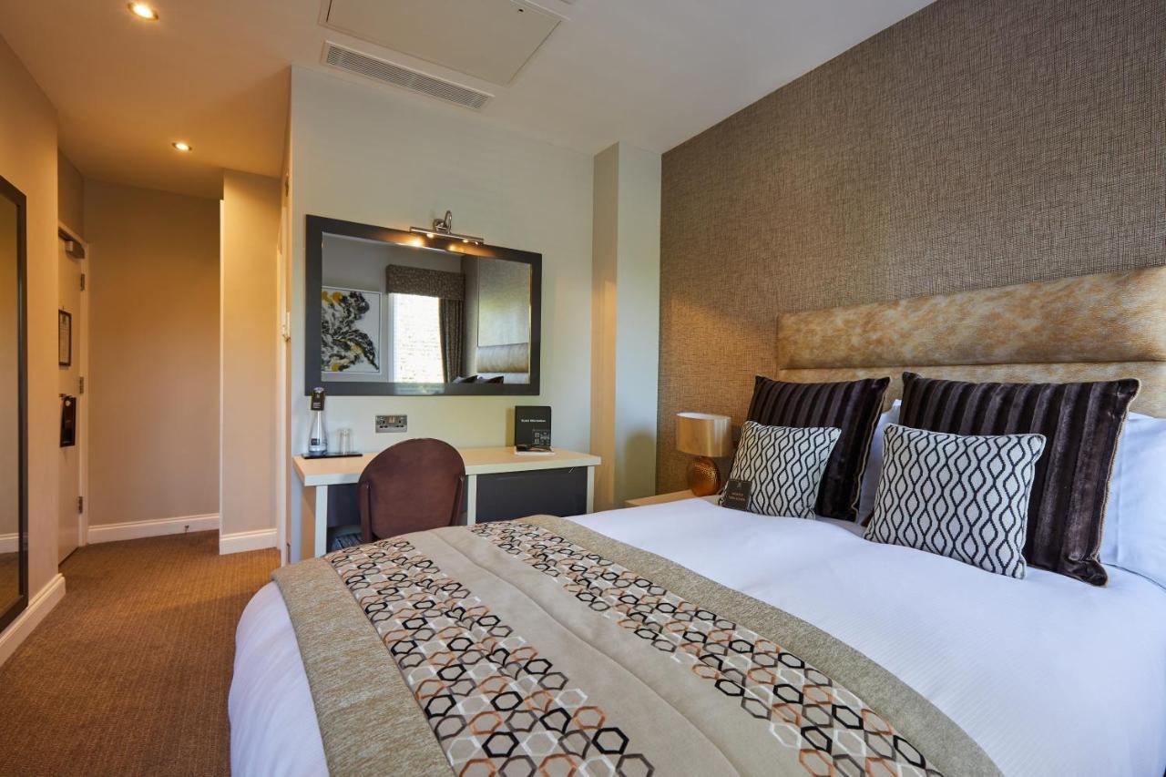 Worldhotels Distinctive Woughton House Hotel มิลตันคีนส์ ภายนอก รูปภาพ