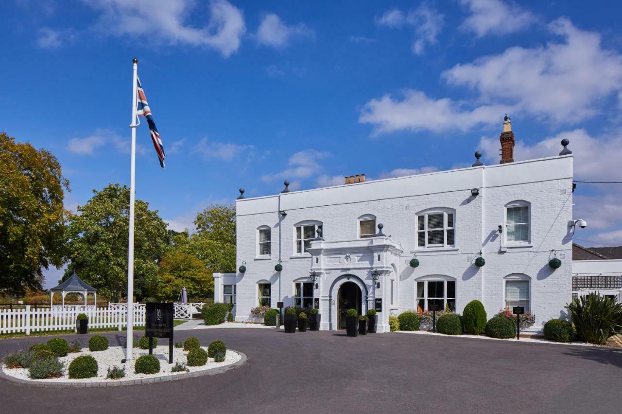 Worldhotels Distinctive Woughton House Hotel มิลตันคีนส์ ภายนอก รูปภาพ