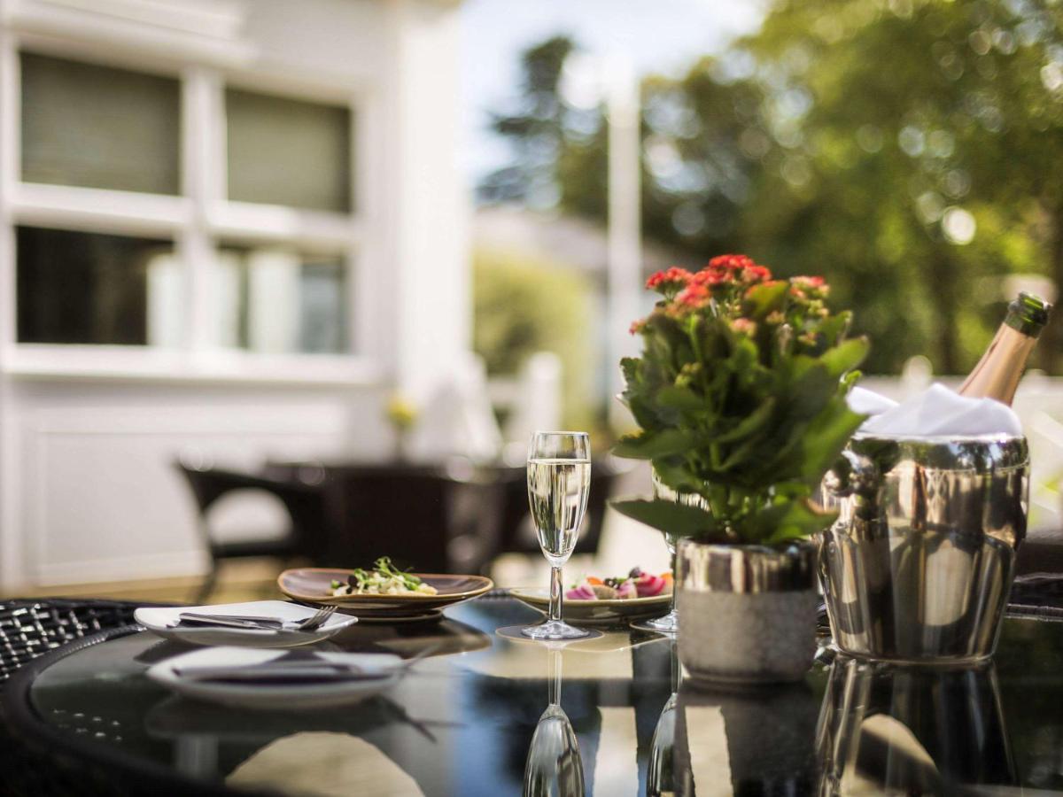 Worldhotels Distinctive Woughton House Hotel มิลตันคีนส์ ภายนอก รูปภาพ