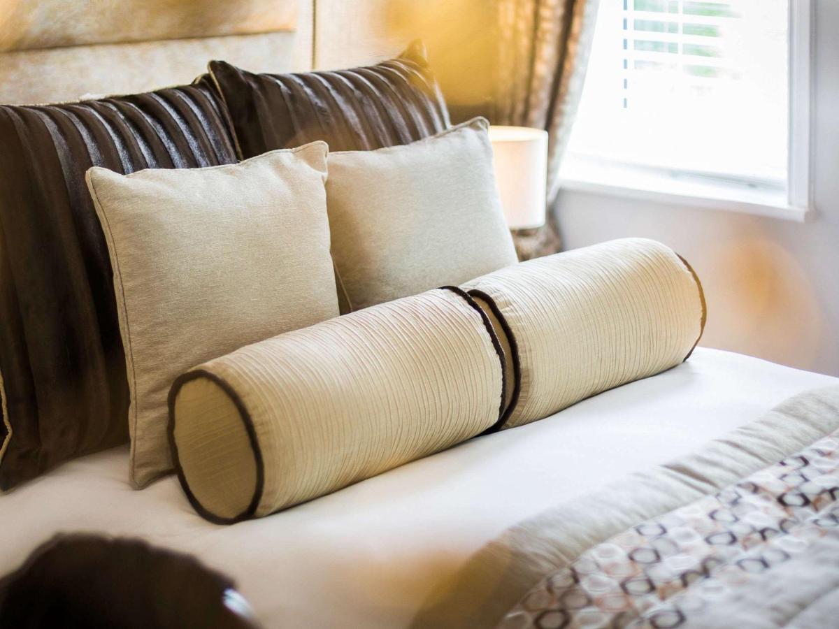 Worldhotels Distinctive Woughton House Hotel มิลตันคีนส์ ภายนอก รูปภาพ