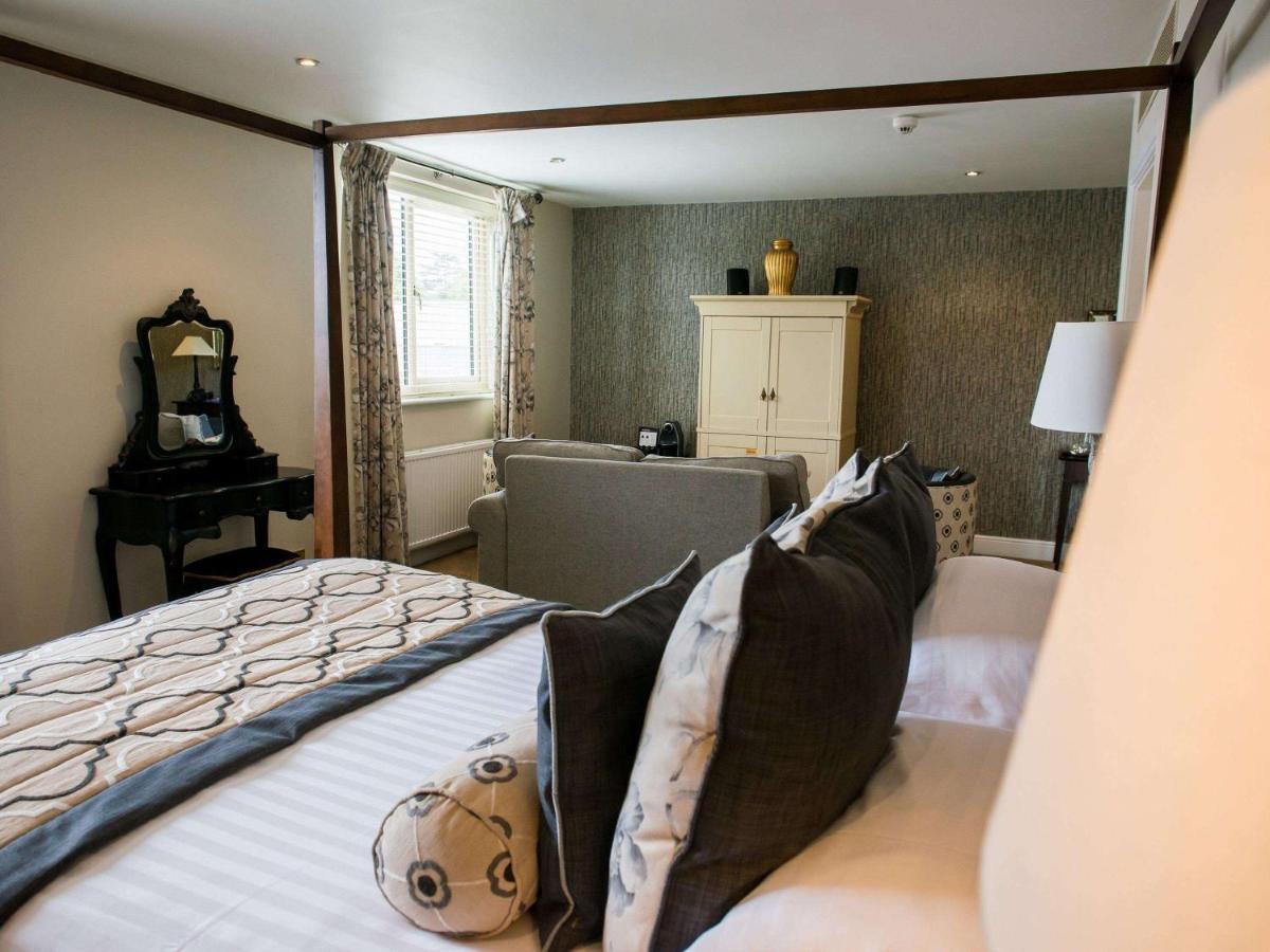 Worldhotels Distinctive Woughton House Hotel มิลตันคีนส์ ภายนอก รูปภาพ