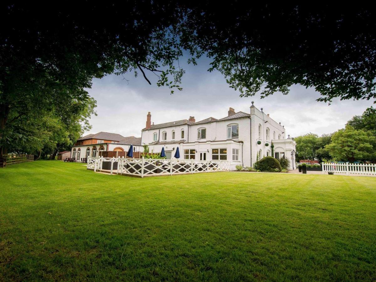 Worldhotels Distinctive Woughton House Hotel มิลตันคีนส์ ภายนอก รูปภาพ
