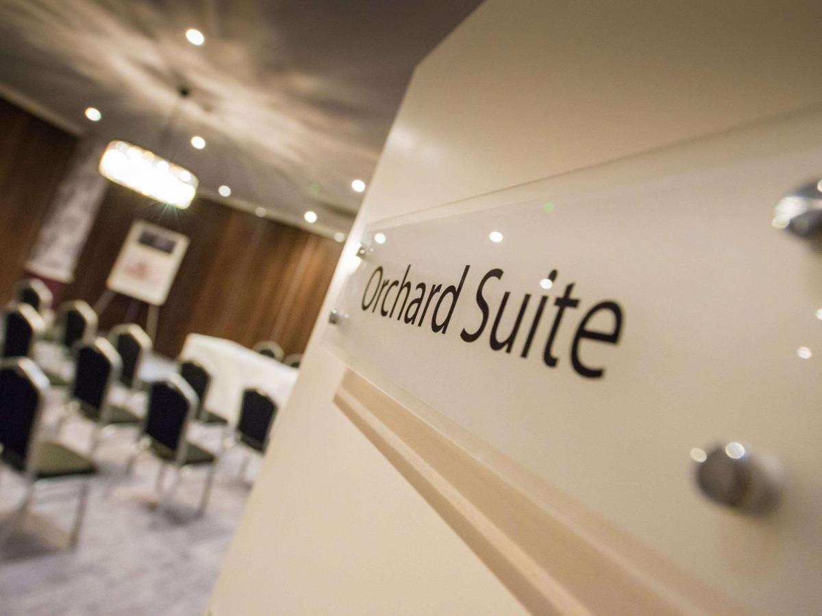 Worldhotels Distinctive Woughton House Hotel มิลตันคีนส์ ภายนอก รูปภาพ