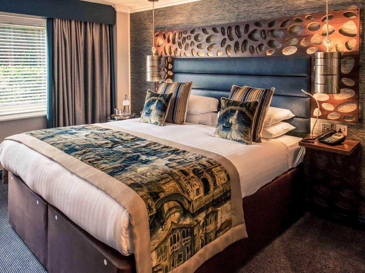 Worldhotels Distinctive Woughton House Hotel มิลตันคีนส์ ภายนอก รูปภาพ